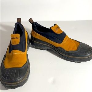 Clarks Womens Duck Boots Red Black Leather Low Top Heel Slip On 9M